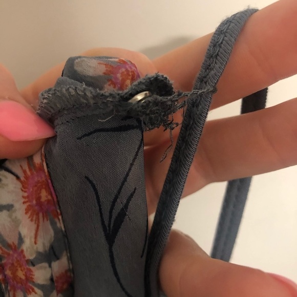 American Eagle Blue Floral Keyhole Top - Picture 12 of 14